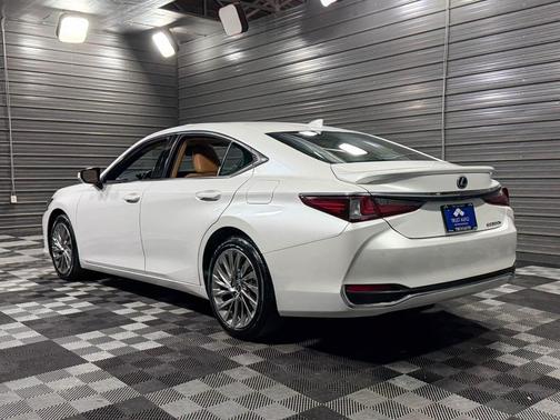2023 Lexus ES 300h Luxury