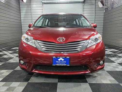 2017 Toyota Sienna XLE