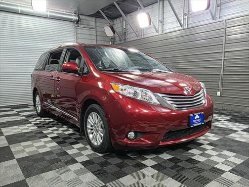 2017 Toyota Sienna XLE