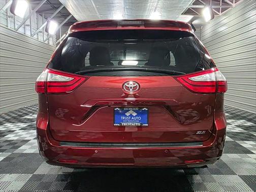 2017 Toyota Sienna XLE