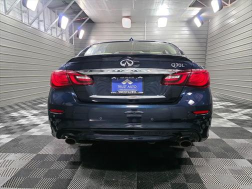 2018 INFINITI Q70L 3.7 LUXE Luxury Sedan