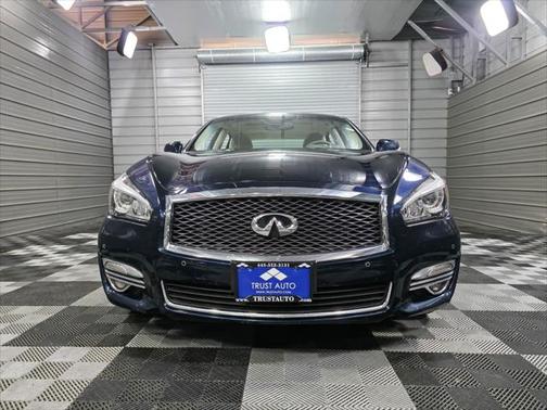 2018 INFINITI Q70L 3.7 LUXE Luxury Sedan
