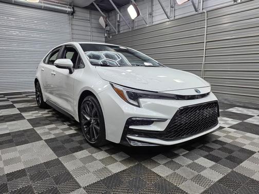 Wind Chill Pearl 2024 Toyota Corolla Hybrid SE