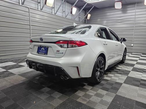 Wind Chill Pearl 2024 Toyota Corolla Hybrid SE