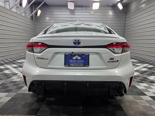 Wind Chill Pearl 2024 Toyota Corolla Hybrid SE