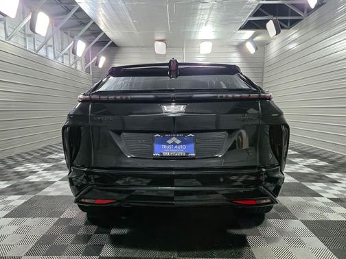 2025 Cadillac LYRIQ V