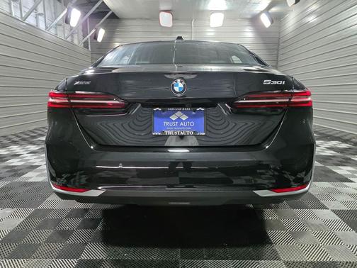 Black Sapphire Metallic 2025 BMW 530 i xDrive