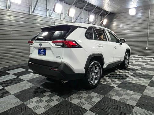 2022 Toyota RAV4 Hybrid XLE
