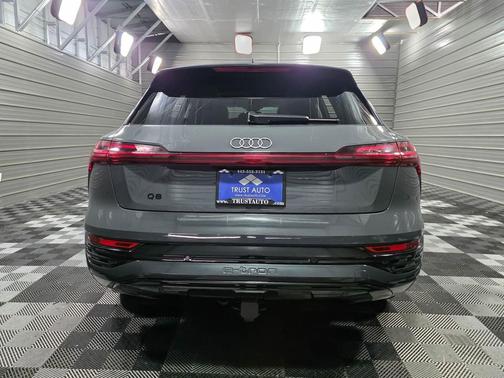 2024 Audi Q8 e-tron Prestige