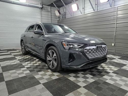 2024 Audi Q8 e-tron Prestige