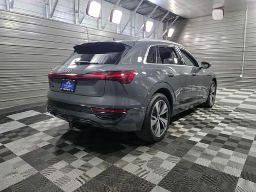 2024 Audi Q8 e-tron Prestige