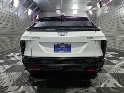 2024 Cadillac LYRIQ V