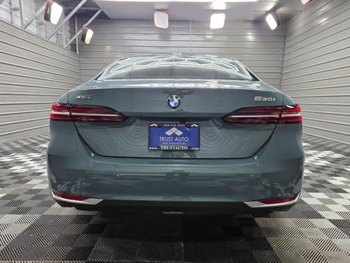 Cape York Green Metallic 2025 BMW 530 i xDrive
