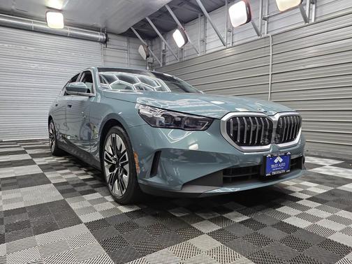 Cape York Green Metallic 2025 BMW 530 i xDrive