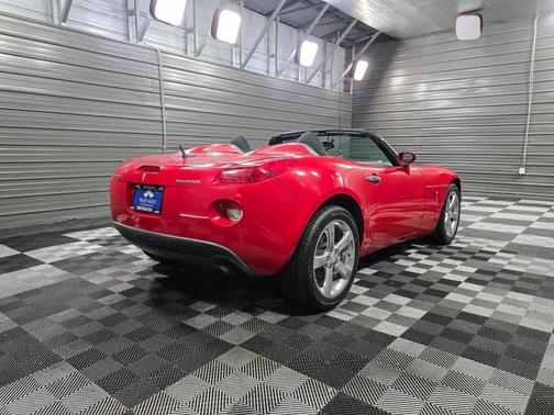 2008 Pontiac Solstice 5-Speed Manual Soft-Top Convertible