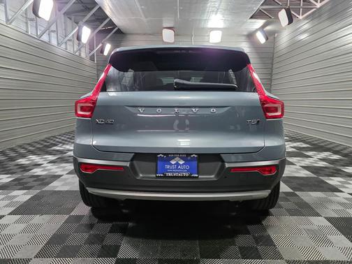 2020 Volvo XC40 T5 Momentum