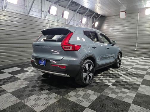 2020 Volvo XC40 T5 Momentum