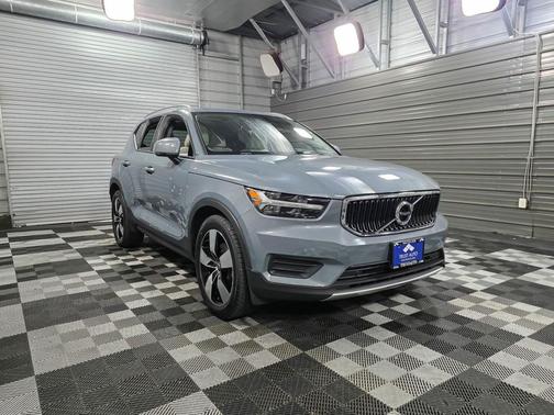 2020 Volvo XC40 T5 Momentum