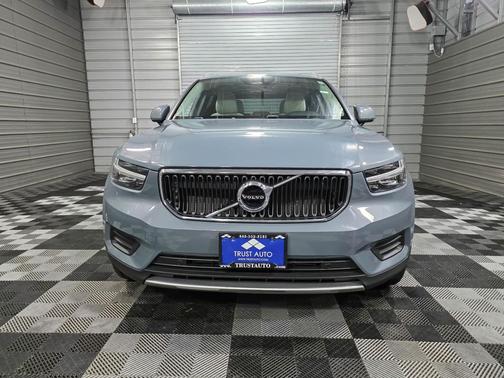2020 Volvo XC40 T5 Momentum
