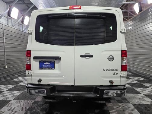 2017 Nissan NV Passenger NV3500 HD SV V8 Minivan/Van w/Technology Pkg