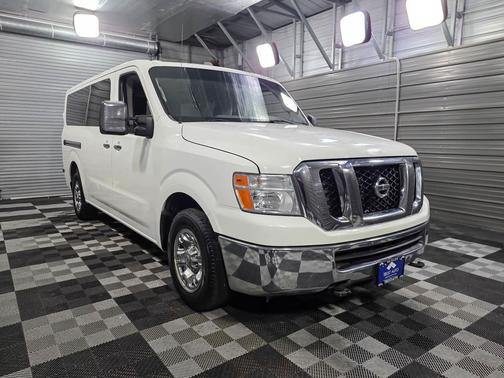 2017 Nissan NV Passenger NV3500 HD SV V8 Minivan/Van w/Technology Pkg