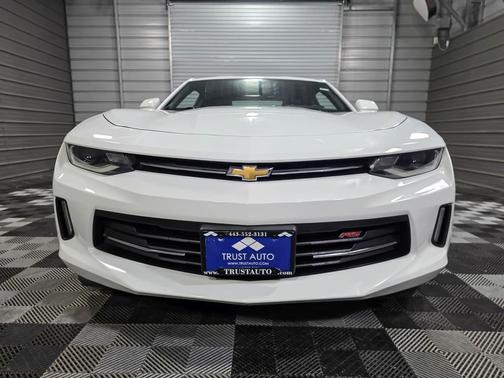 Summit White 2018 Chevrolet Camaro 1LT