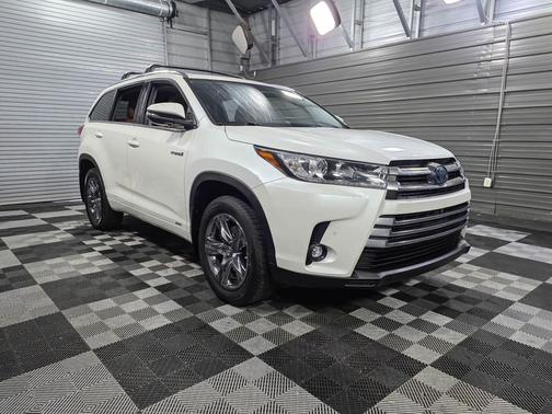 Blizzard Pearl 2019 Toyota Highlander Hybrid Platinum