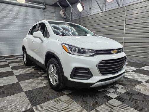 Summit White 2020 Chevrolet Trax LT
