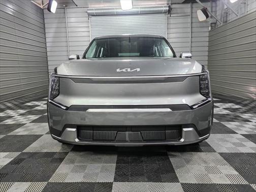 2024 Kia EV9 Light Long Range 6-Passenger Electric Luxury SUV