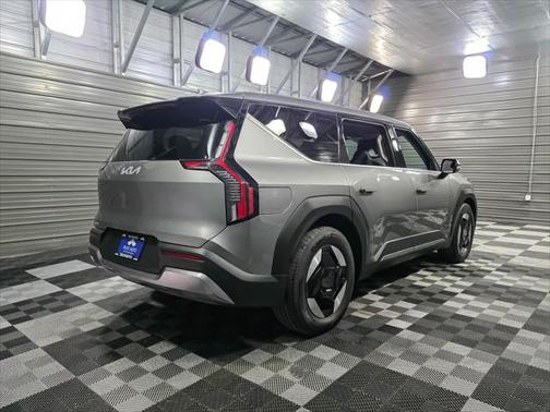 2024 Kia EV9 Light Long Range 6-Passenger Electric Luxury SUV
