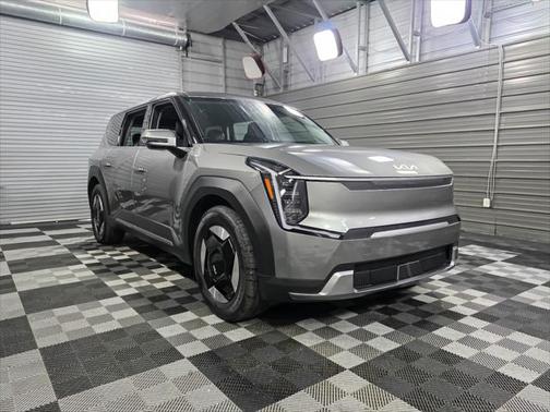 2024 Kia EV9 Light Long Range 6-Passenger Electric Luxury SUV