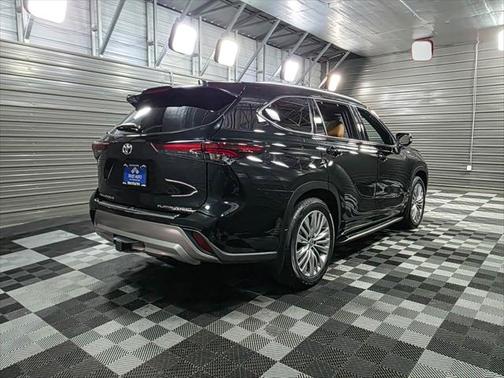 2025 Toyota Highlander Platinum AWD 7-Passenger SUV