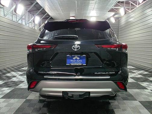 2025 Toyota Highlander Platinum AWD 7-Passenger SUV