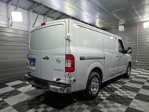 2017 Nissan NV Cargo NV3500 HD S V8