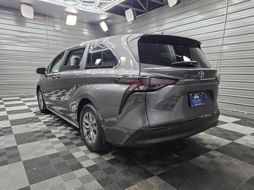 Predawn Gray Mica 2023 Toyota Sienna XLE
