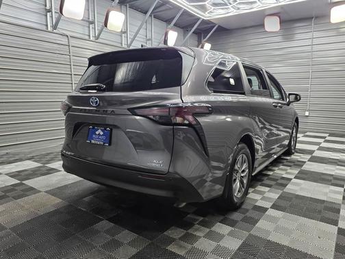 Predawn Gray Mica 2023 Toyota Sienna XLE
