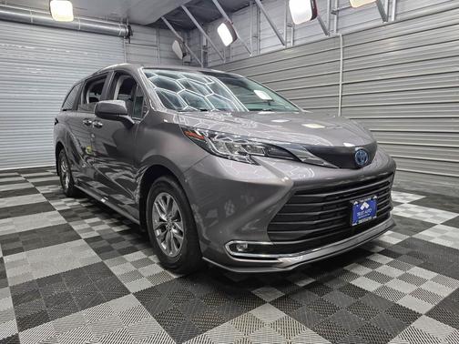 Predawn Gray Mica 2023 Toyota Sienna XLE