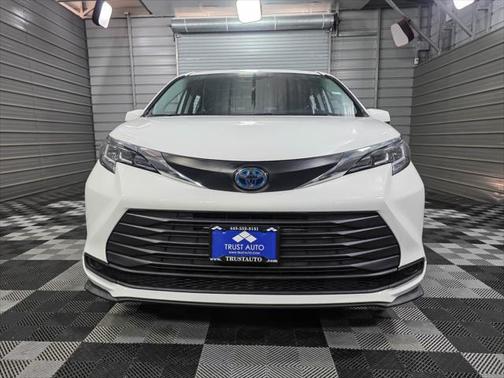 2021 Toyota Sienna LE