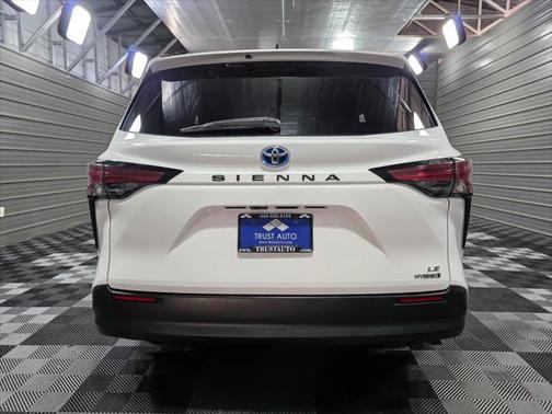 2021 Toyota Sienna LE