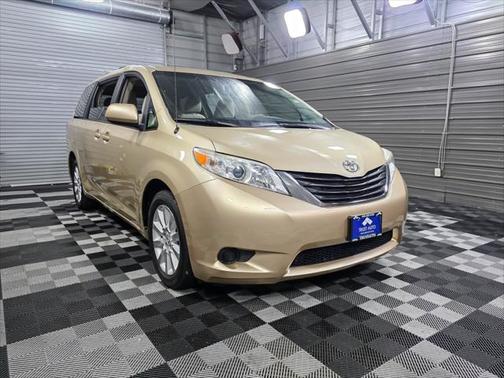 2014 Toyota Sienna LE