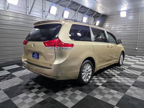 2014 Toyota Sienna LE