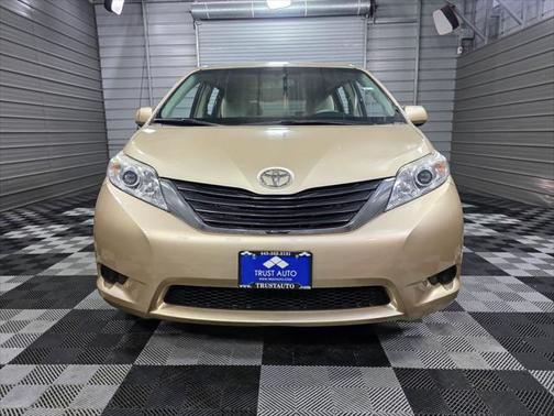 2014 Toyota Sienna LE