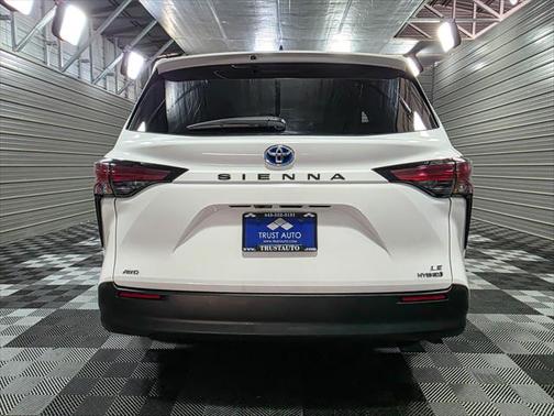 2022 Toyota Sienna LE