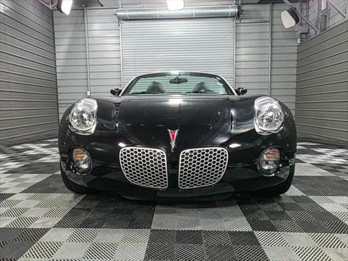 2006 Pontiac Solstice 5-Speed Manual Soft-Top Convertible