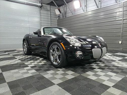 2006 Pontiac Solstice 5-Speed Manual Soft-Top Convertible