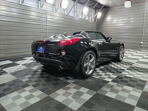 2006 Pontiac Solstice 5-Speed Manual Soft-Top Convertible