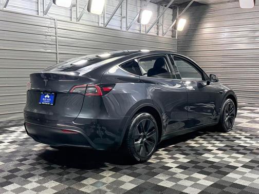 2024 Tesla Model Y Long Range Single Motor Rear-Wheel Drive