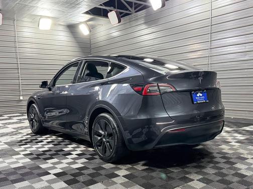 2024 Tesla Model Y Long Range Single Motor Rear-Wheel Drive