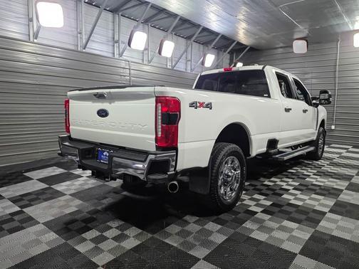 Star White Metallic Tri-Coat 2024 Ford F-350 Lariat