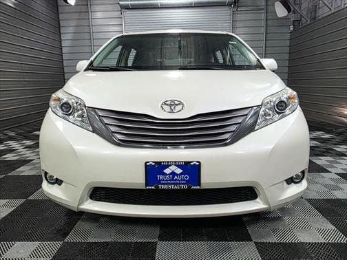 2017 Toyota Sienna XLE